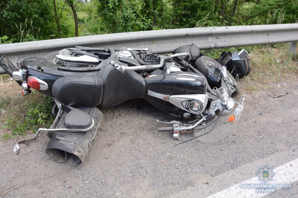 Водія "Мерседесу", що п'яним збив мотоцикл з байкерами, взято під варту без визначення застави