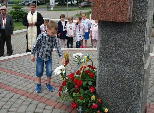 У Мукачеві відзначили 157-у річницю перепоховання Шевченка (ФОТО)