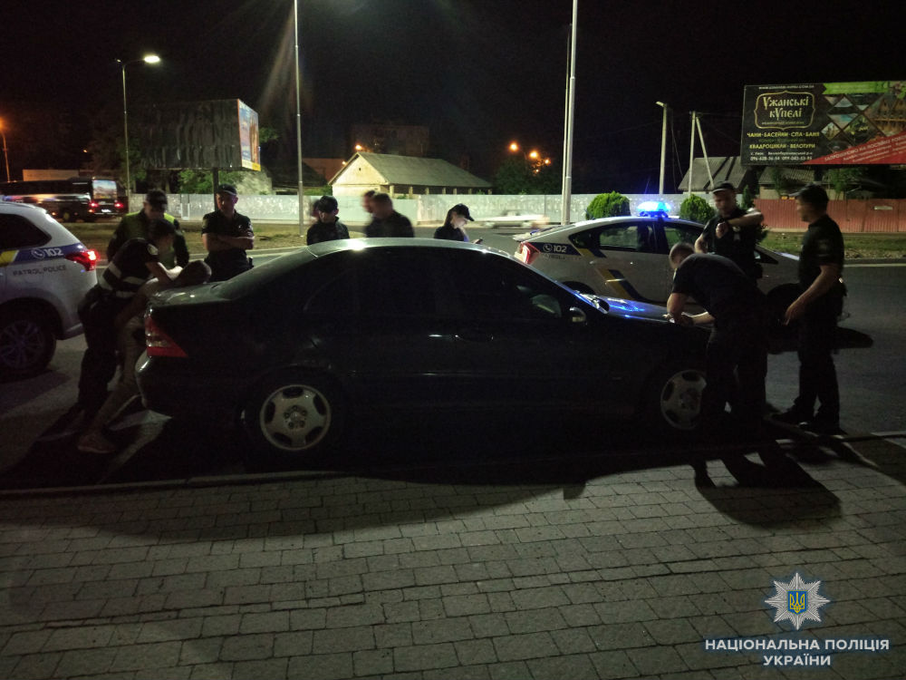 В Ужгороді вночі затримали групу грабіжників з Воловеччини (ФОТО)