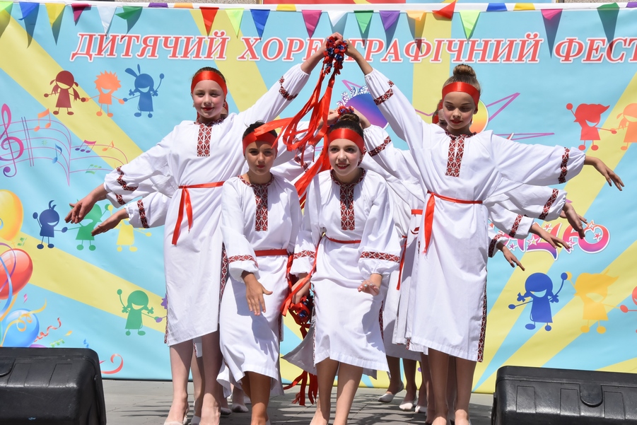 Понад півтисячі учасників "фестивально" об'єднала "Феєрія танців" в Іршаві (ФОТО)
