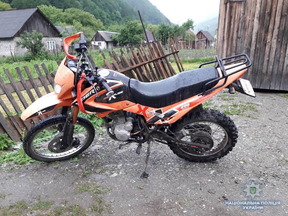 Із подвір'я мешканця Костилівки на Рахівщині знайомий із іншого села викрав мотоцикл