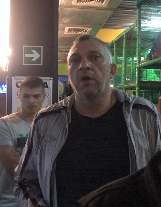 Власник кінотеатру в Ужгороді напав на журналіста, що саме був відвідувачем закладу (ФОТО, ВІДЕО)