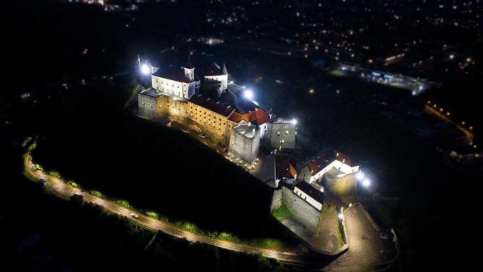З нагоди Дня Мукачева замок Паланок підсвітили по-новому (ВІДЕО)
