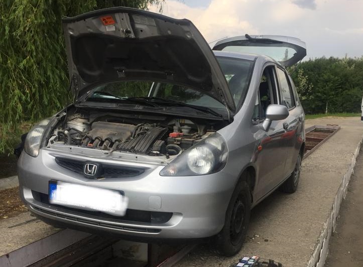 Через контрабандні сигарети в "Косині" та "Лужанці" вилучили словацьку Toyota та угорську Honda (ФОТО)