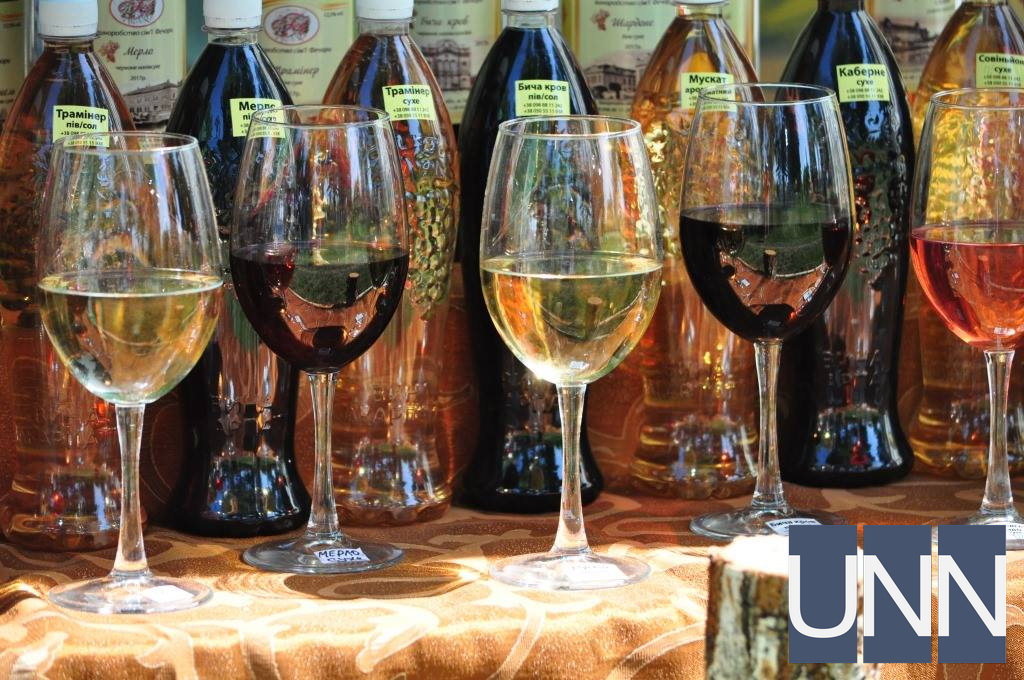 У Виноградові проходить фестиваль виноградарів-виноробів "Угочанська лоза—2018" (ФОТО)