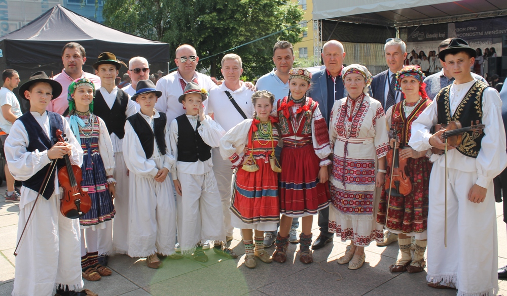 "Цімборики" з Хуста представили Закарпаття на Дні нацменшин в Чехії (ФОТО)