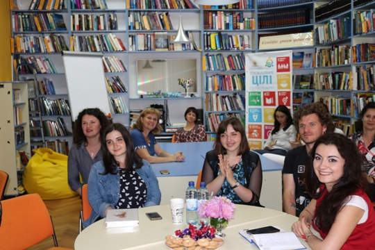 Поетичний пінг-понг влаштували в обласній книгозбірні в Ужгороді (ФОТО)