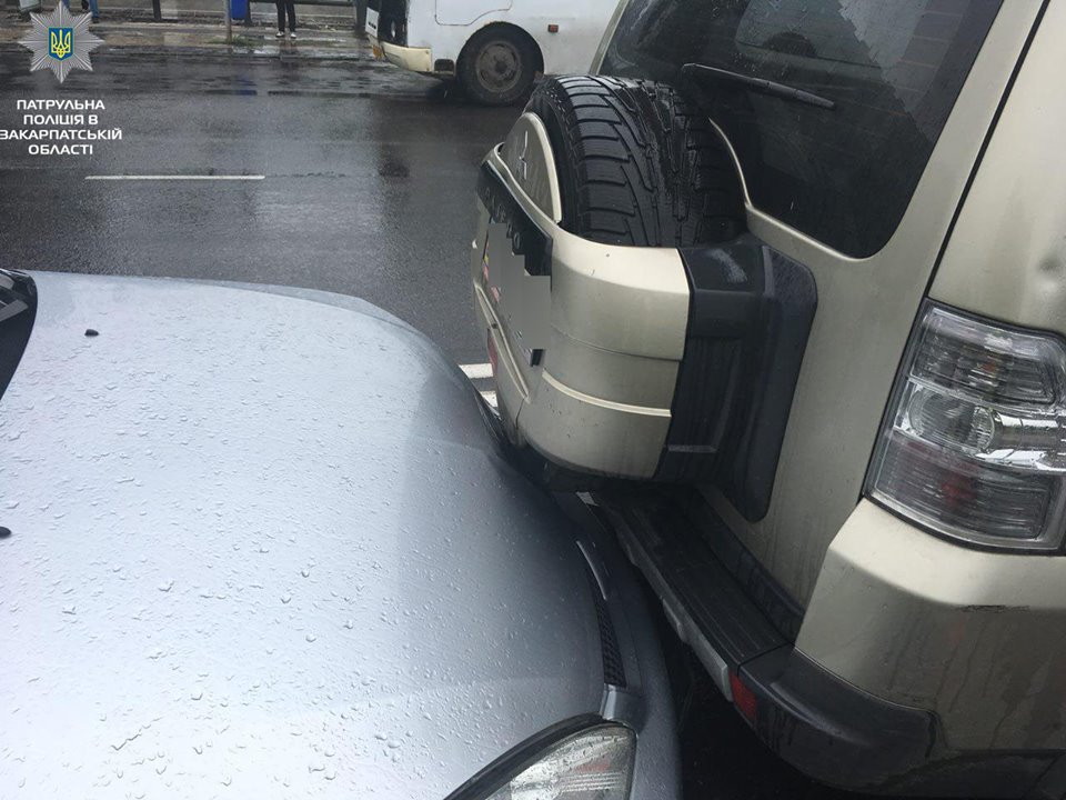В Ужгороді водій напідпитку спричинив потрійну ДТП (ФОТО)