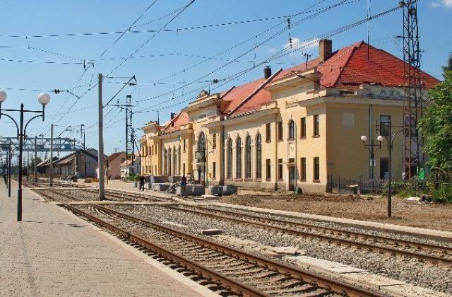 У Мукачеві почали зводити залізничну платформу для євроколії