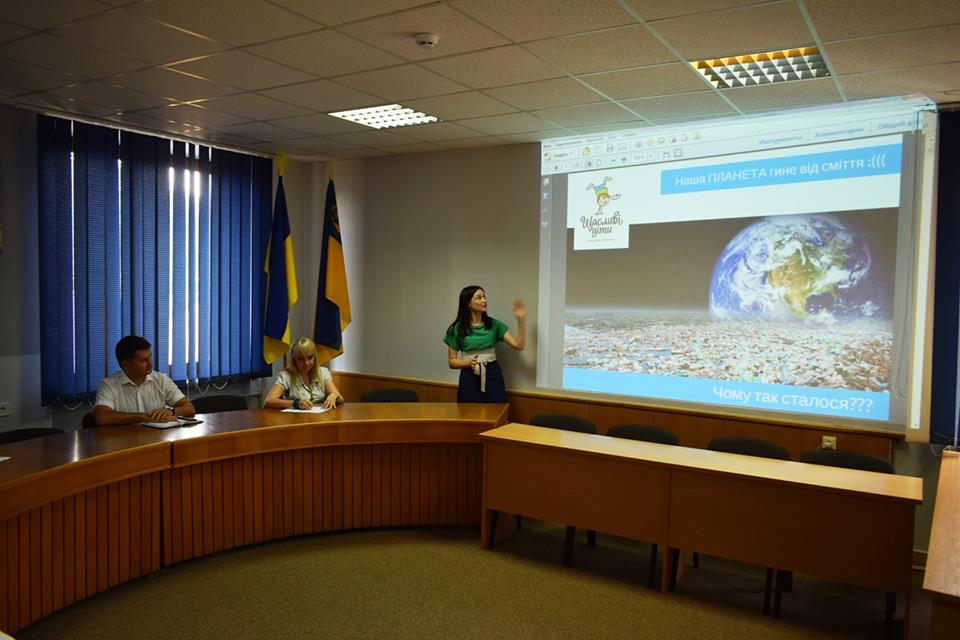 В Ужгороді говорили про взаємодію влади, бізнесу та громади для подолання проблеми засилля поліетилену (ФОТО)