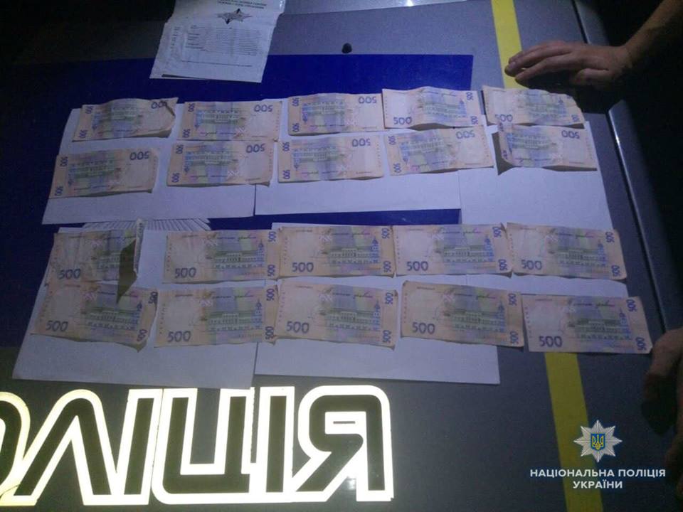 На Ужгородщині правопорушник намагався відкупитися від поліцейського за 10 тис грн (ФОТО)