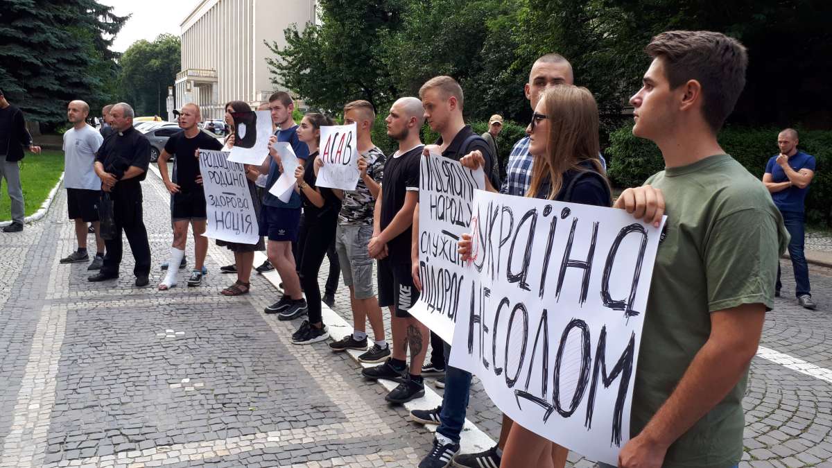 В Ужгороді протестували проти поліцейського свавілля (ФОТО)