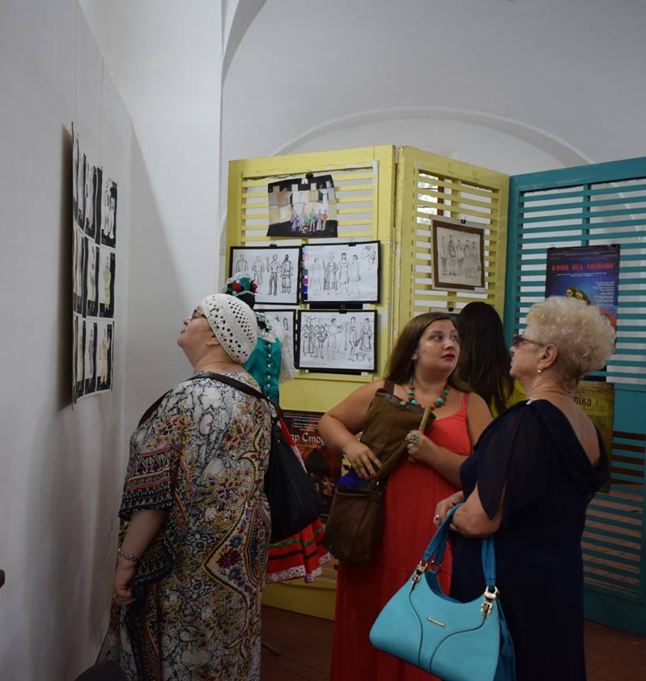 В Ужгороді можна побачити "Ескізи життя" театральної художниці Емми Зайцевої (ФОТО)