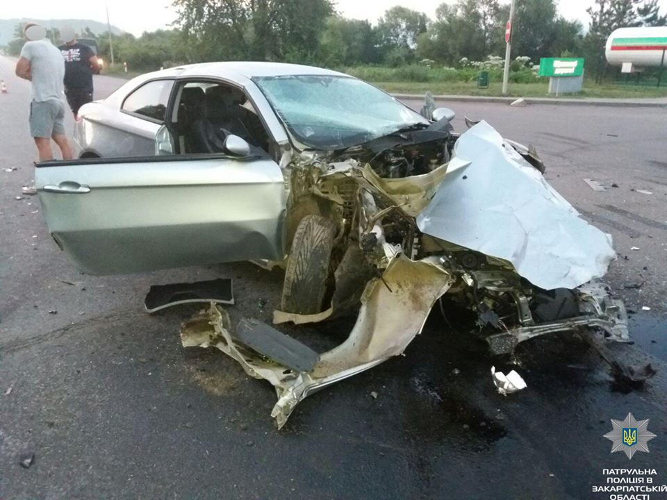 Унаслідок зіткнення "п'яного" Alfa Romeo із Volkswagen-ом на Мукачівщині шпиталізовано трьох людей (ФОТО)