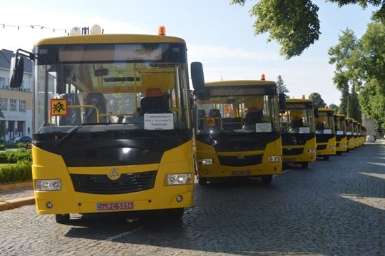 10 районів Закарпаття отримали нові шкільні автобуси (ФОТО)