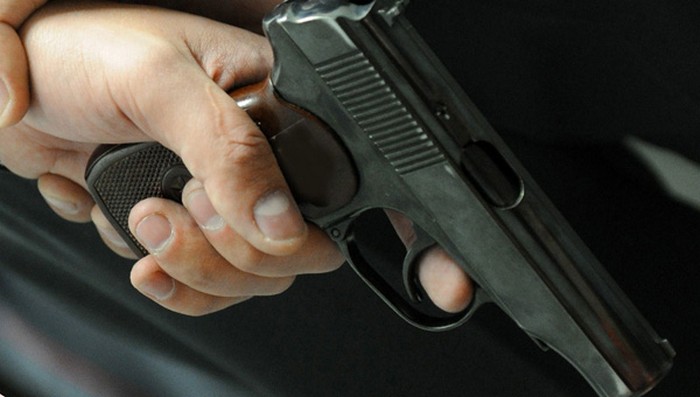 У Мукачеві поліція пострілами зупиняла озброєного водія "Шкоди", що порушив правила дорожнього руху