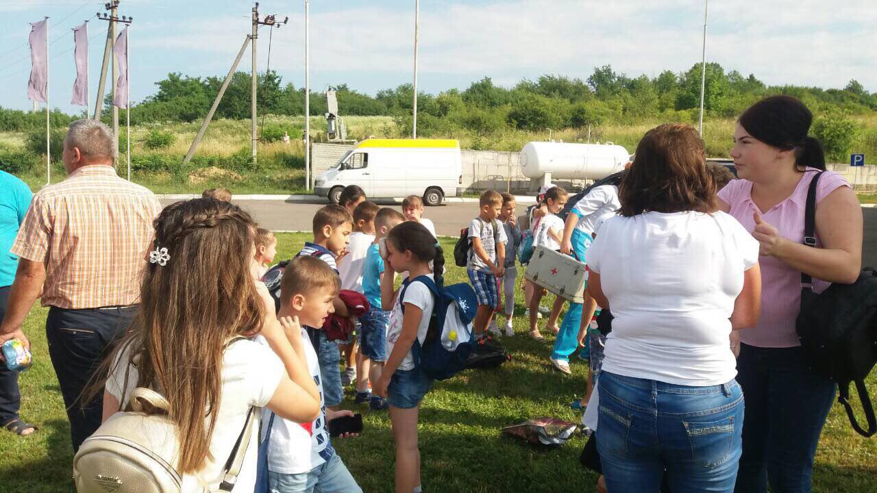 На в'їзді в Мукачево мікроавтобус, що віз дітей, потрапив у ДТП (ФОТО)