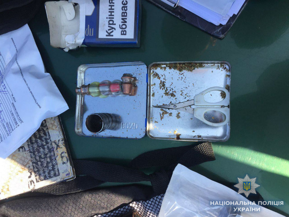 На Тячівщині у порушника ПДР вилучили марихуану та нарковмісні пігулки (ФОТО)