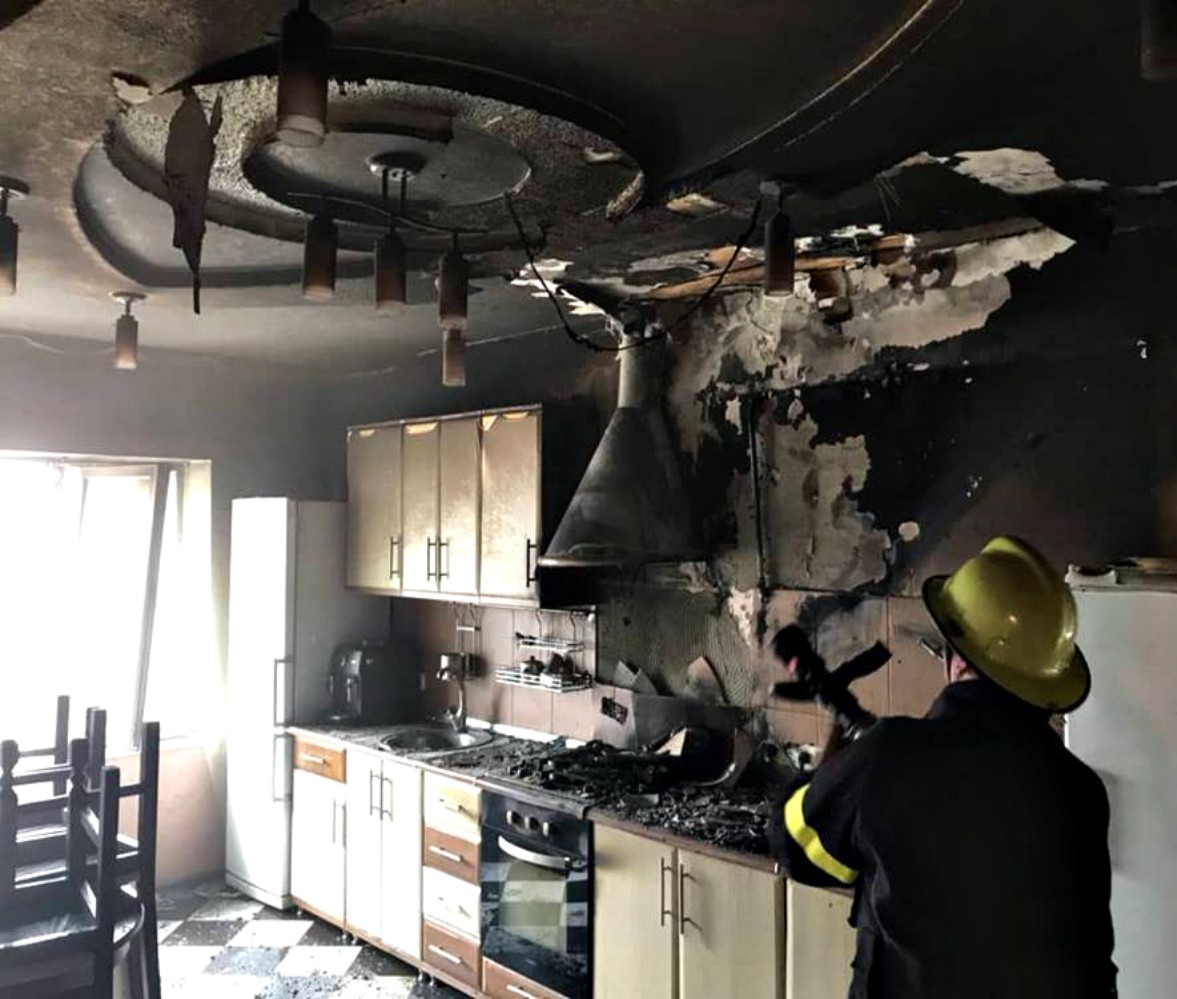 У Сваляві, загасивши пожежу в кухні, врятували від знищення будинок (ФОТО)