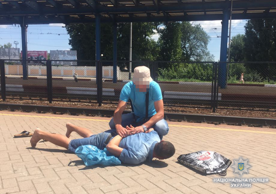 Наркоман і злодій із Закарпаття обікрав дівчину на залізничному вокзалі Вінниці (ФОТО)