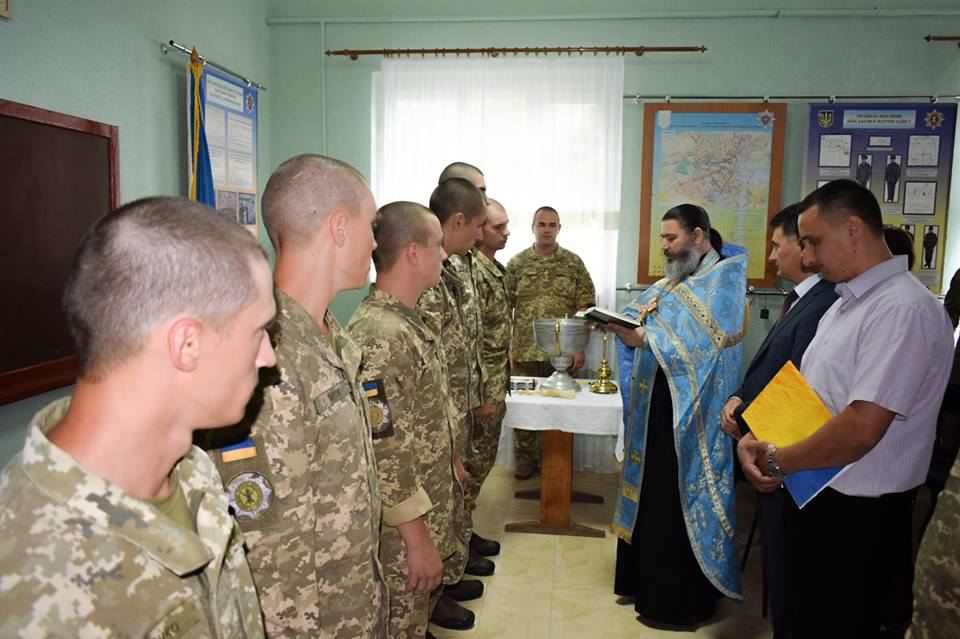В Ужгороді у відділі військової служби правопорядку зустріли бійців із зони ООС та привітали новобранців (ФОТО)