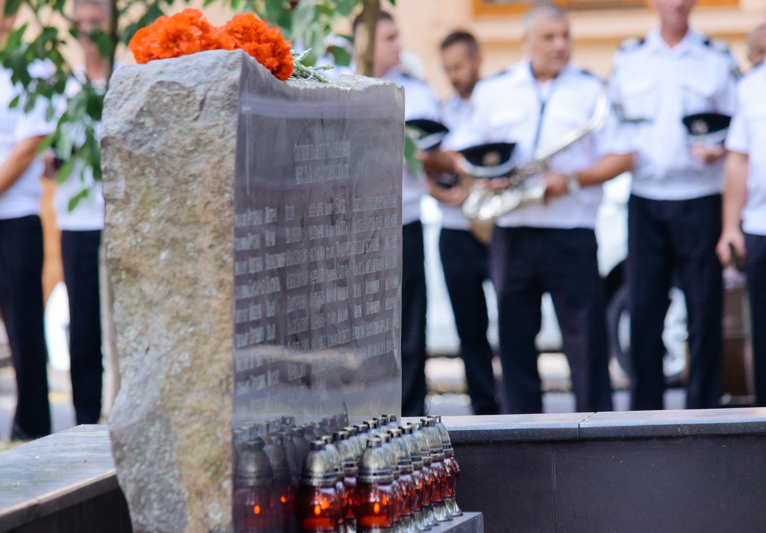 В Ужгороді вшанували пам’ять загиблих правоохоронців (ФОТО)