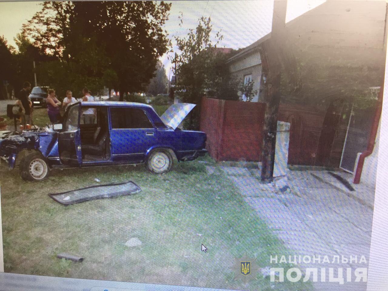 Викравши в односельця в Солотвині на Тячівщині ВАЗ, чоловік врізався в паркан і втік (ФОТО)