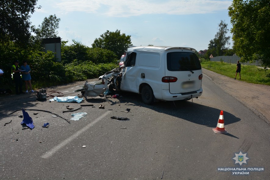 На Мукачівщині, влетівши по зустрічній у вантажівку, загинув водій "Хонди"