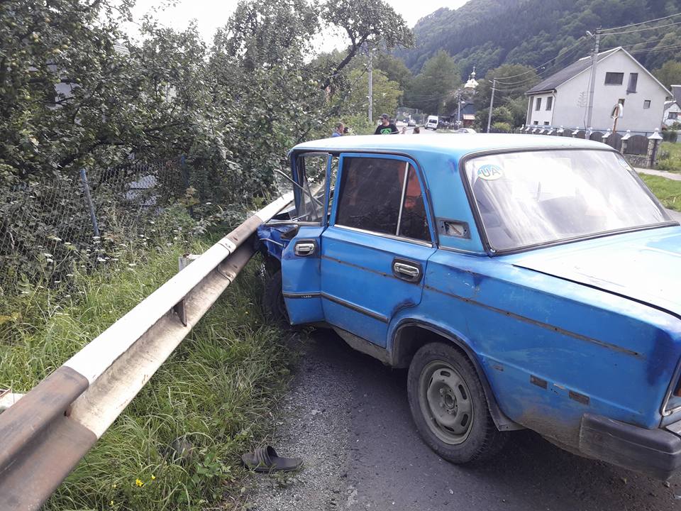 ФОТОФАКТ. У Квасах на Рахівщині сталася потрійна ДТП