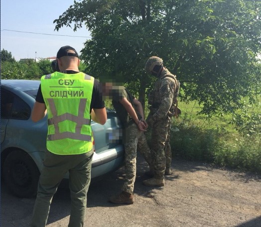 Затриманого під час продажу вибухівки в Ужгороді військовослужбовця взято під цілодобовий домашній арешт