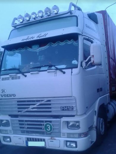 Вантажівку із причепом через підроблені документи затримали на українсько-словацькому кордоні на Закарпатті (ФОТО)