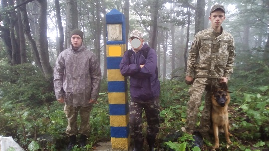 Двох українців, що намагалися незаконно перетнути кордон, затримали на Закарпатті (ФОТО) 