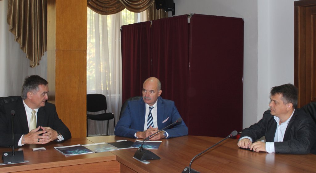 Ужгородський нацуніверситет підписав угоду про співпрацю щодо відкриття спільної магістерської програми з вишем Словаччини (ФОТО)