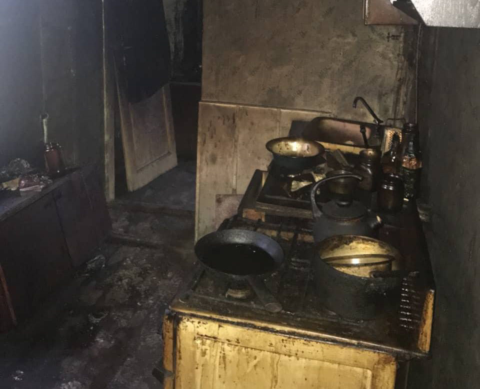 У Сваляві в пожежі у квартирі загинув чоловік (ФОТО)