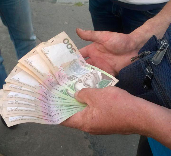 На Виноградівщині подруга по чарці вкрала в п'яного жителя Тросника 40 тис грн