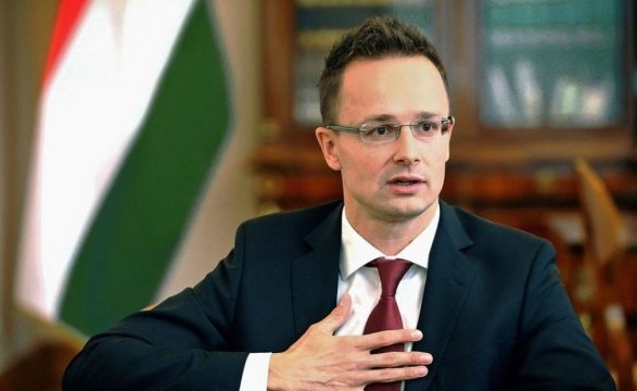 Уряд Угорщини погрозами зреагував на заяву про можливу висилку угорського консула через паспортний скандал