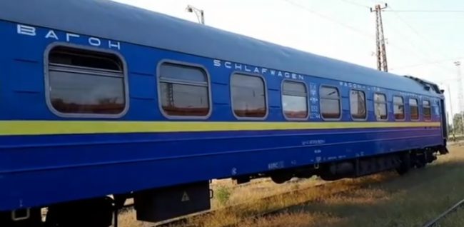 В угорській Загоні в стелі двох вагонів потягу з України виявили контрабандні сигарети (ФОТО, ВІДЕО)
