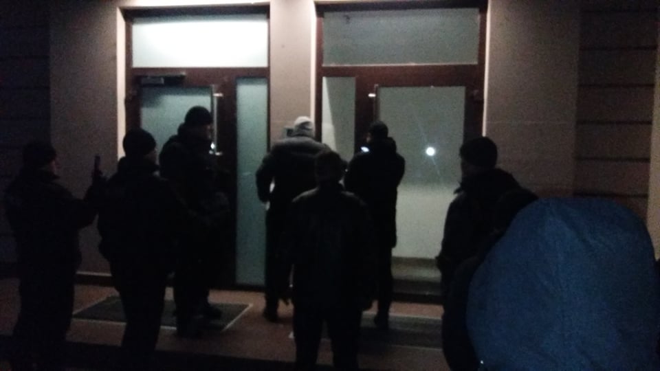 В Ужгороді київські силовики прийшли з обшуком в будинок депутата Волошина (ФОТО, ВІДЕО)