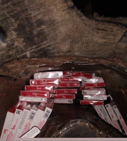 У ПП "Ужгород" через тайник з контрабандними сигаретами вилучили Audi (ФОТО)