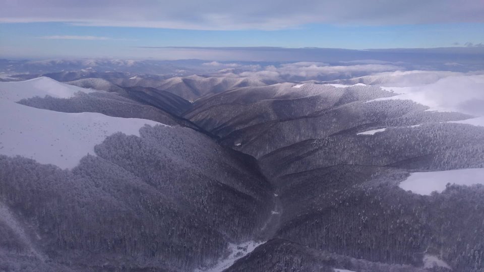 Для пошуку лижника, котрий кілька днів тому заблукав у горах Закарпаття, залучено гвинтокрил (ФОТО)