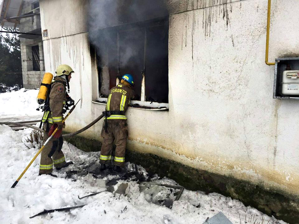 У Підвиноградові гасили пожежу в будинку (ФОТО)