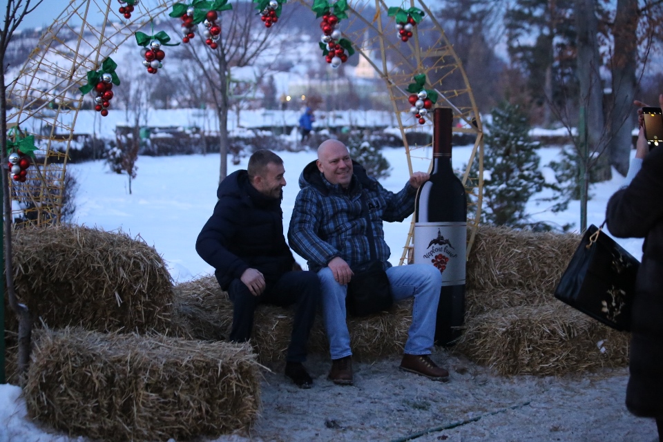 У Мукачеві урочисто відкрили найбільший винний фестиваль країни "Червене вино" (ФОТО)
