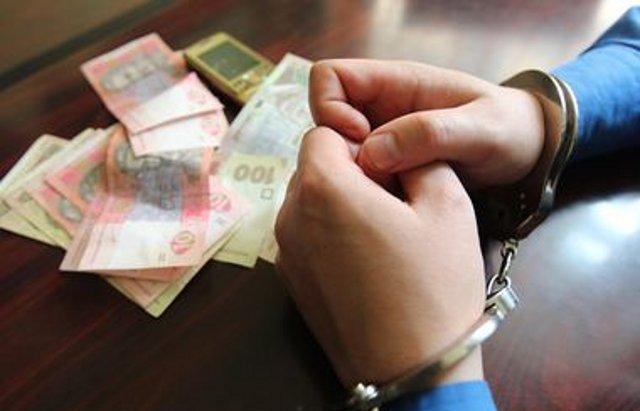 На Міжгірщині при отриманні 6 тис грн хабара затримали провідного фахівця центру зайнятості