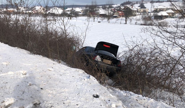 Проїзд дорогою на Ужгородщині, де сталася ДТП за участі 5-х авто, частково відновлено