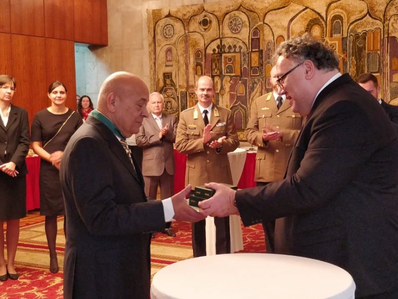 Угорщина нагородила Москаля орденом "за військові і державні заслуги" (ФОТО)