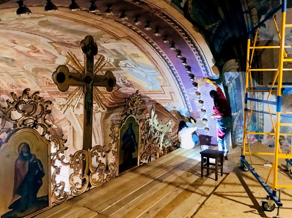 ФОТОФАКТ. В ужгородському греко-католицькому Кафедральному соборі триває реставрація розписів (ФОТО)