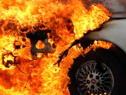 Volkswagen Touran горів у Тячеві, а наступного дня у Бедевлі гасили загорання "Форда"