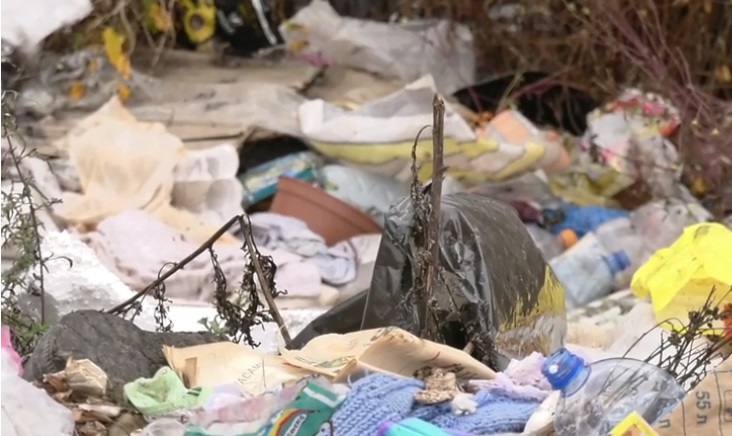 На Виноградівщині сміттєвий колапс: понад 2 місяці з сіл району не вивозять відходи (ВІДЕО)