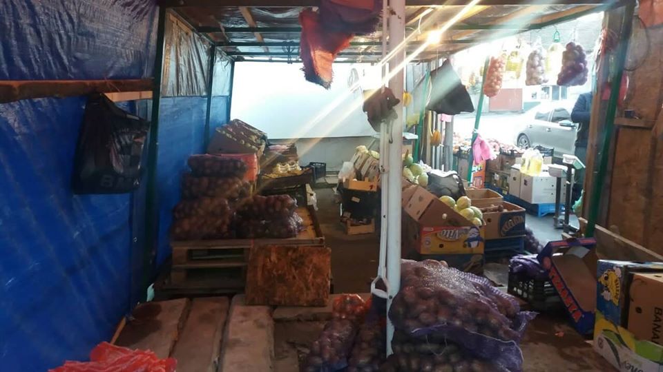 На Берегівщині розшукали чоловіка, який з торгового павільйону виніс продукти на понад 30 тис грн
