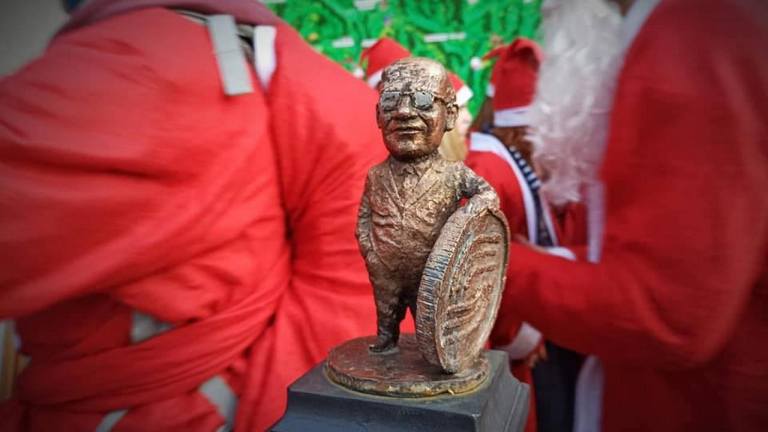 В Ужгороді відкрили 44-ту міні-скульптурку – Мілтону Фрідману (ФОТО)